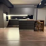 Elegant Office With A View דירה *