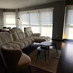 דירה Elegant Office With A View
