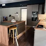 Elegant Office With A View * ואלמדררה