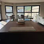 Elegant Office With A View דירה *