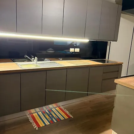 Elegant Office With A View Διαμέρισμα *