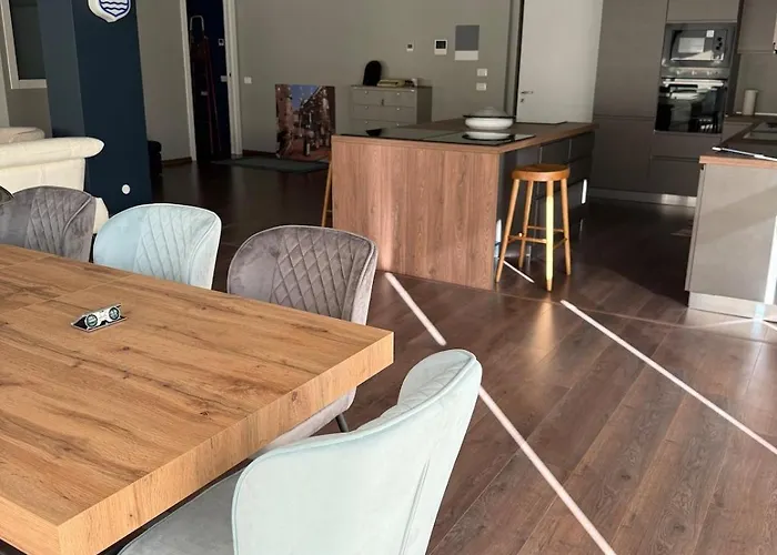 Elegant Office With A View Apartamento Valmadrera