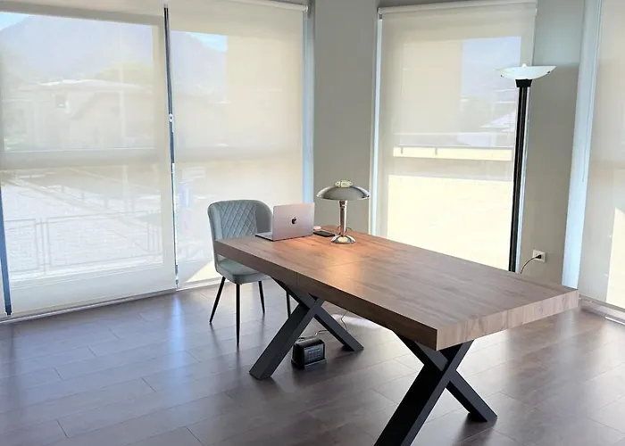 Elegant Office With A View *