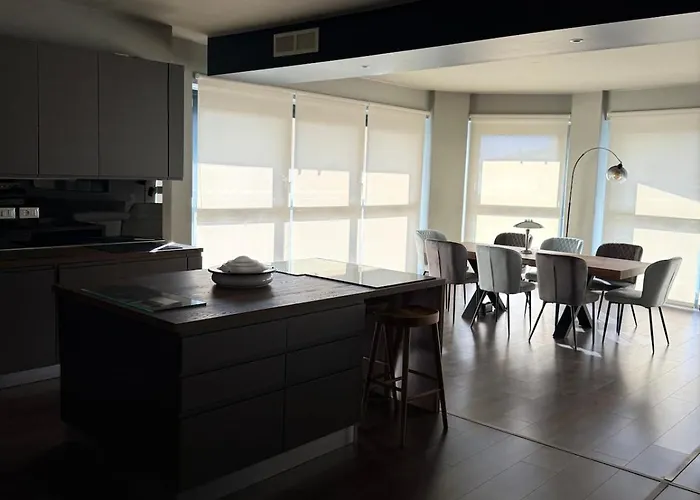 Elegant Office With A View Apartamento Valmadrera