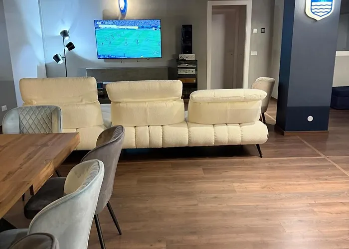 Elegant Office With A View *