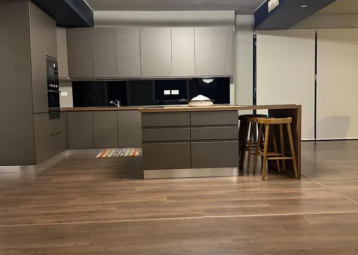 Elegant Office With A View *