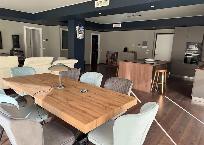 Elegant Office With A View アパート *