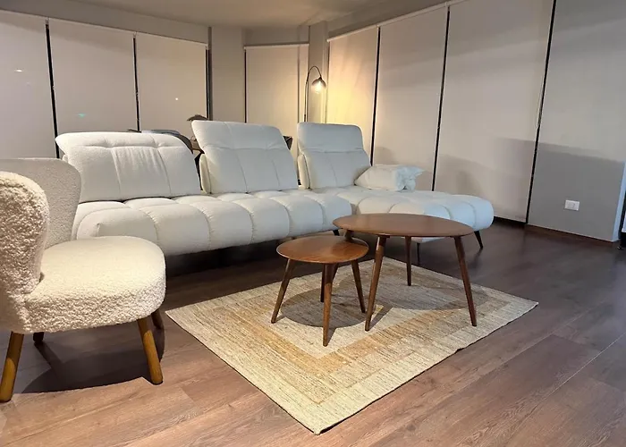 Elegant Office With A View * 瓦尔玛德雷拉